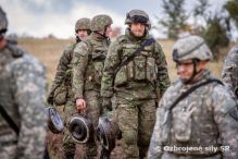 Slovensk tt 2016 - slovensk a americk vojaci poas spolonho vcviku