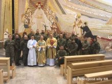 Stretnutie profesionlnych vojakov s biskupom